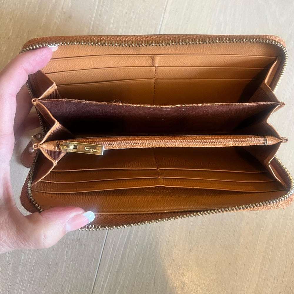 Salvatore Ferragamo Project Wallet -broken zipper - Picture 4 of 6